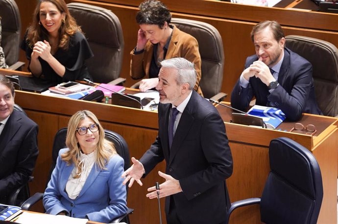 El presidente del Gobierno de Aragón, Jorge Azcón, en la sesión plenaria de las Cortes de control al Ejecutivo.