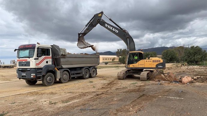 Archivo - Arxiu - Obra de la pista d'atletisme i camp de rugbi a la base de la Legió