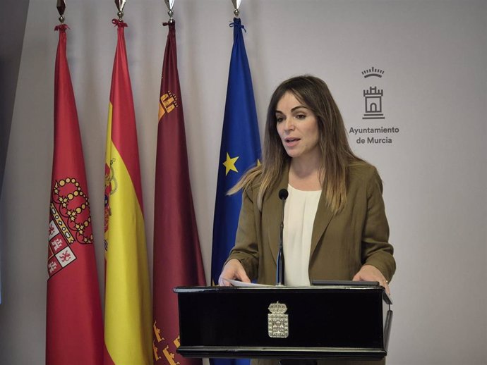 La vicealcaldesa y concejala de Fomento y Patrimonio, Rebeca Pérez, en una rueda de prensa