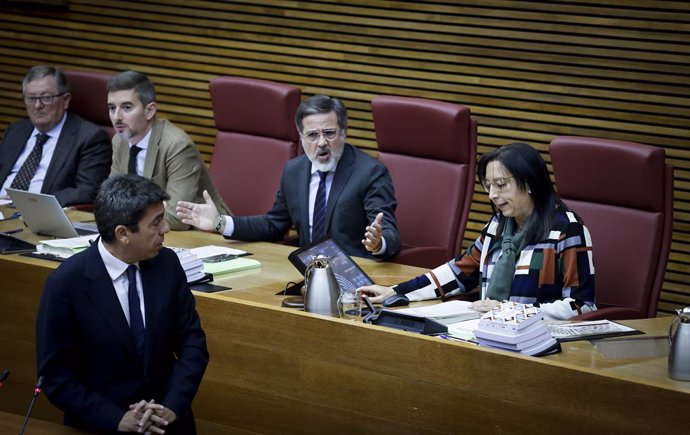 El president Carlos Mazón durant una bronca a Les Corts