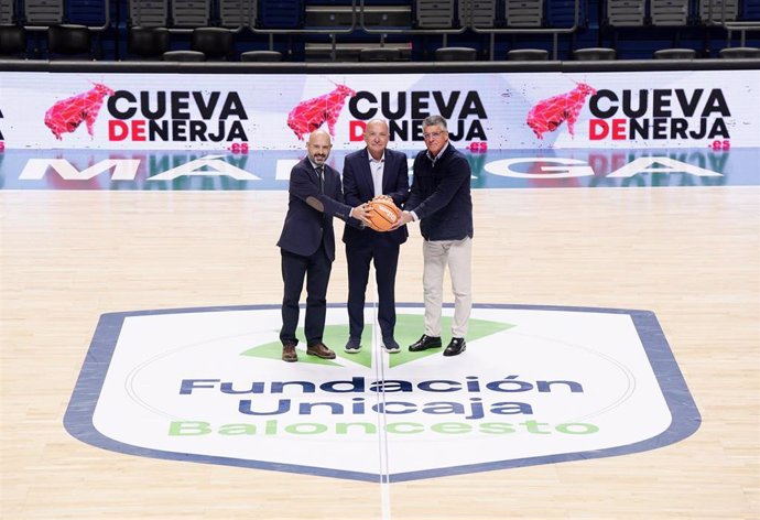 Antonio Jesus Lopez Nieto, Presidente De Unicaja Baloncesto;, José Alberto Armijo, Alcalde Nerja, Javier Salas, Presidente Fundacion Cueva De Nerja.