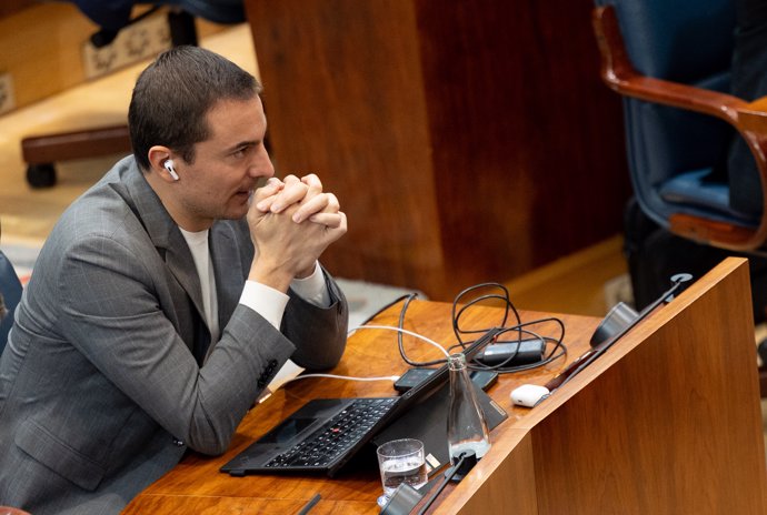 El exsecretario general del PSOE-M y exportavoz del PSOE en la Asamblea, Juan Lobato, durante una sesión plenaria, en la Asamblea de Madrid, a 20 de diciembre de 2024, en Madrid (España).