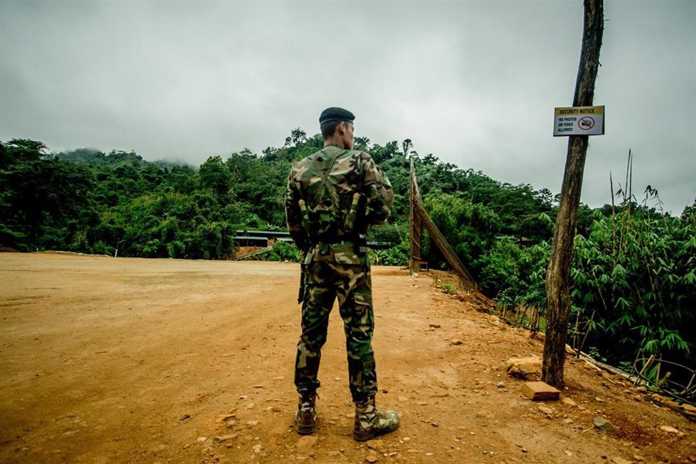 Archivo - Un miembro del Ejército de Arakán en Birmania. 