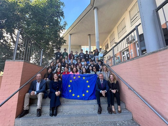 Entrega de diplomas en el IES Giner de los Ríos como Escuela Embajadora del Europarlamento