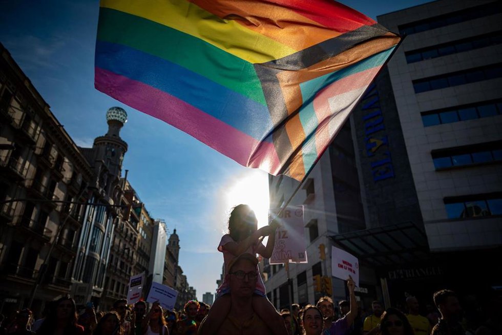 Archivo - Cientos de manifestantes durante la manifestación LGTBI 2023.