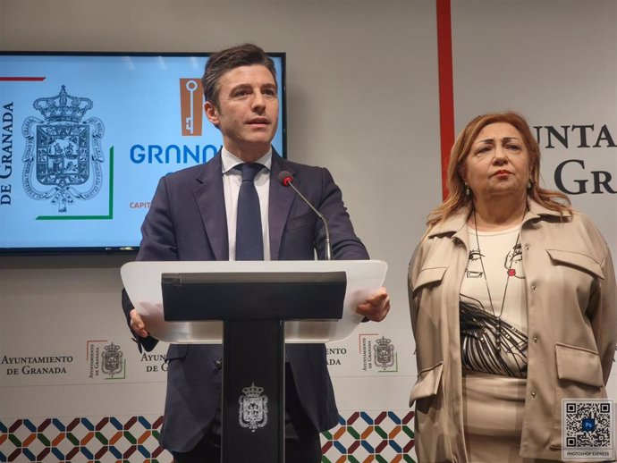 Los concejales de Presidencia y de Economía de Granada, Jorge Saavedra y Rosario Pallarés