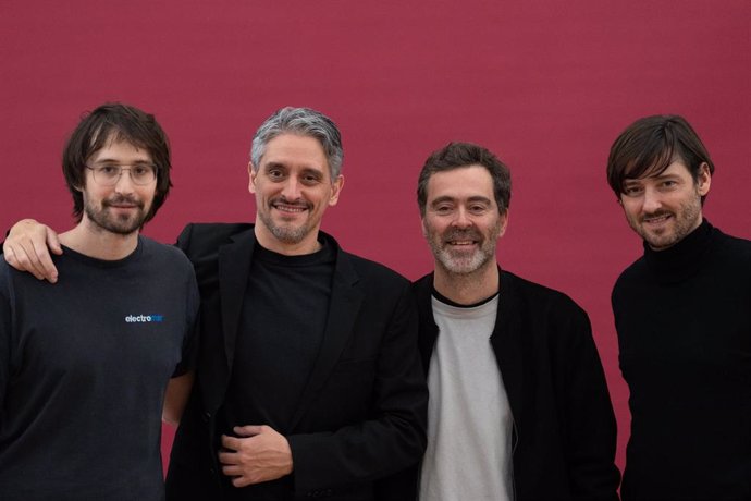 Los directores Dani de la Orden, Marcel Barrena, Pol Rodríguez y Carlos Marques-Marcet, en la fotografía de familia de los nominados de los Premis Gaudí