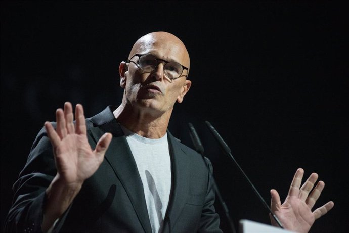 Archivo - El exconseller de Asuntos Exteriores, Relaciones Institucionales y Transparencia de la Generalitat Raül Romeva, durante la presentación de la candidatura 'Militancia Decidim', en el Teatre La Passió, a 21 de septiembre de 2024, en Olesa de Monts