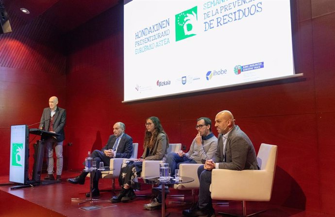 Acto de presentación de las cantidaturas seleccionadas por Ihobe y Elika para representar a Euskadi en los premios de la Semana Europea de Prevención de Residuos.