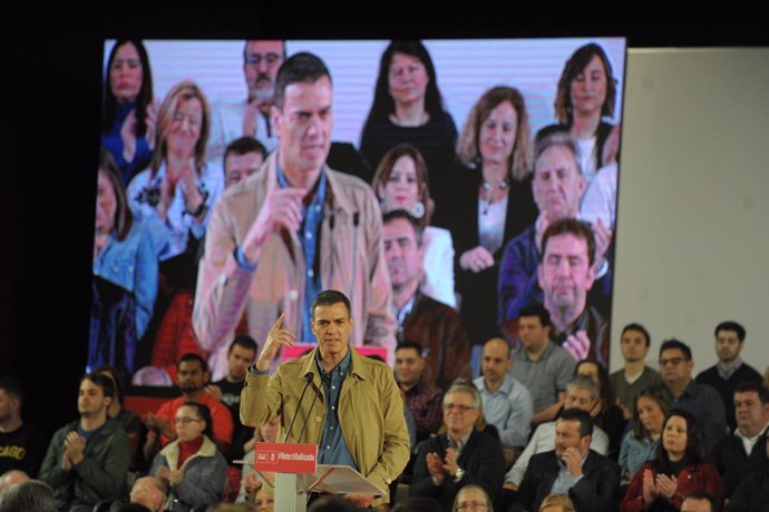 Archivo - El presidente del Gobierno, Pedro Sánchez, participa en el acto de presentación de la candidatura a la alcaldía de Barakaldo (Vizcaya) de Alfredo Retortillo. PEDRO SÁNCHEZ PÉREZ-CASTEJÓN;