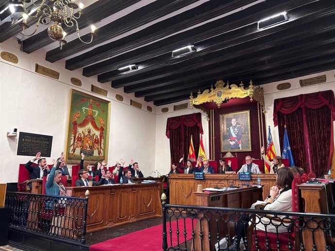 El Pleno de Elche aprueba inicialmente un presupuesto de 275 millones para 2025 con los votos de PP y Vox