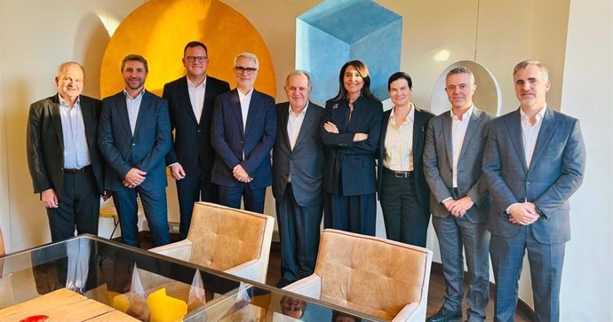 Els equips directius de Catalonia Hotels & Resorts, Quantum i Avendra 