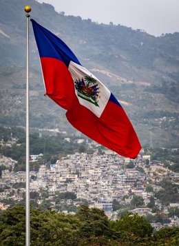 Archivo - July 8, 2022: The Haitian flag waves over the Champ de Mars in Port-au-Prince, Haiti, on June 21, 2022.