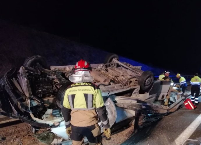 Los servicios de emergencia se movilizan al lugar del accidente en la A7, a la altura de Santomera (112 Región de Murcia)