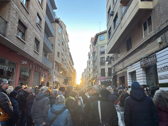 Asistentes al fenómeno del solsticio de invierno en la calle Mayor de Zaragoza