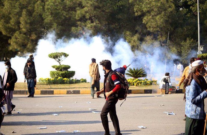 November 26, 2024, Pakistan: ISLAMABAD, PAKISTAN, NOV 26: View of site during clash between security officials and .protesters during protest of Tehreek-e-Insaf (PTI) for release former Prime Minister and PTI .Chairman, Imran Khan, at D-Chowk in Islamabad