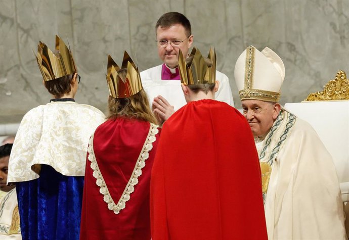 Archivo - January 1, 2024, Vatican City, Vatican City: Pope Francis leads at Holy Mass of the Solemnity of Most Holy Mary Mother of God in Saint Peter's Basilica, in Vatican City, 01 January 2024. ANSA/GIUSEPPE LAMI,Image: 833554556, License: Rights-manag