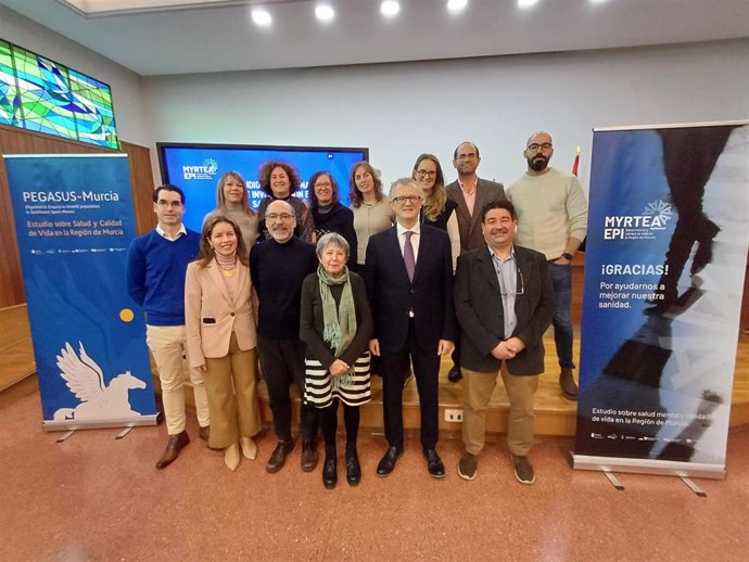 El consejero de Salud, Juan José Pedreño, mantuvo un encuentro con el equipo de investigación del proyecto.