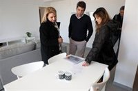 La Generalitat entrega las primeras 21 viviendas del edificio de La Torre a familias afectadas por la dana