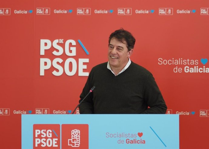 O secretario xeral do PSdeG, José Ramón Gómez Besteiro, en rolda de prensa