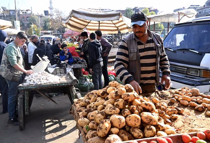 DAMASCUS, Dec. 17, 2024  -- Vendors display their goods for sale along a street in Damascus, Syria, Dec. 16, 2024.