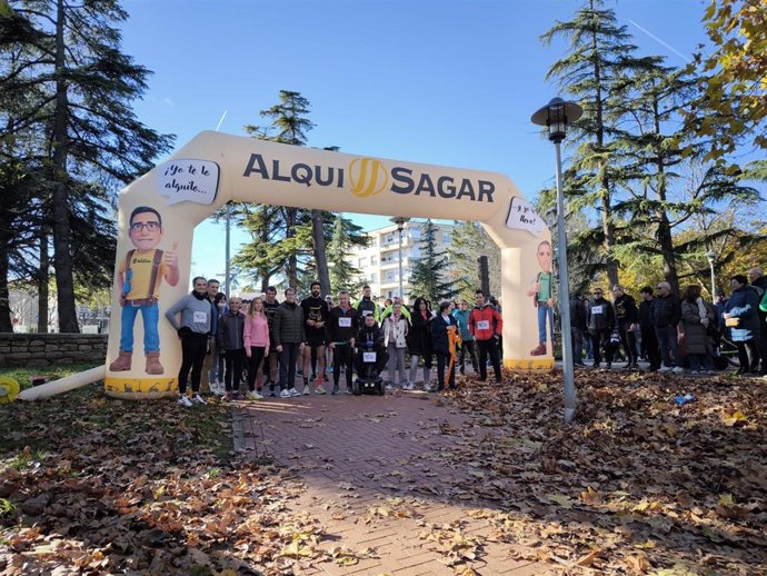 Salida de la carrera solidaria de ARDEM 'Non Stop 24' en Logroño