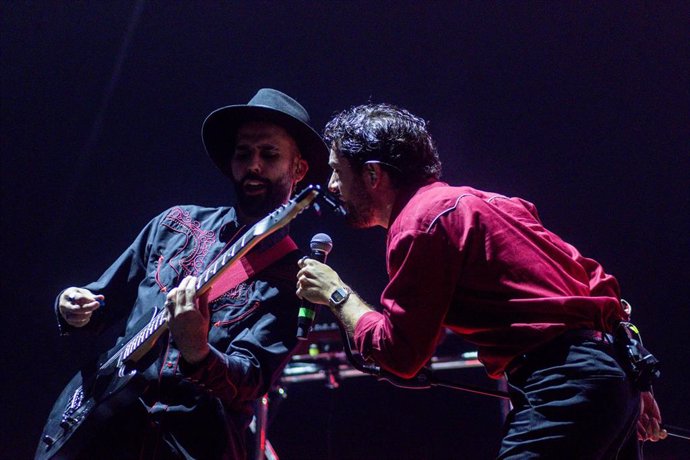 Archivo - La banda Siloé durante un concierto en el Wizink Center en una imagen de archivo.