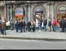 Largas colas a las puertas de las principales administraciones de loteria de Bilbao en la víspera del sorteo