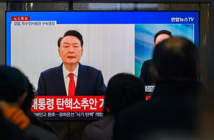 December 15, 2024, Seoul, South Korea: A 24-hour Yonhapnews TV broadcast at Yongsan Railway Station showing President Yoon Suk Yeol giving a public address from his official residence in Seoul. South Korea's National Assembly voted to impeach President Yo