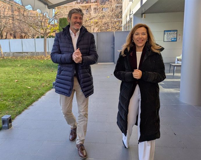 La secreatria general del PP, Ana Alós, este sábado en Huesca junto al presidente del PP de Huesca, Gerardo Oliván