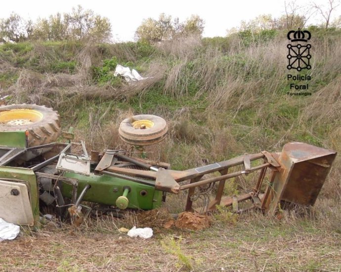 Imagen del tractor accidentado en Arróniz.