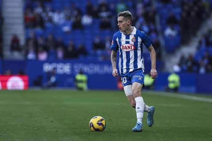 Pol Lozano of RCD Espanyol in action during the Spanish league, La Liga EA Sports, football match played between RCD Espanyol and CA Osasuna at RCDE Stadium on December 14, 2024 in Barcelona, Spain.