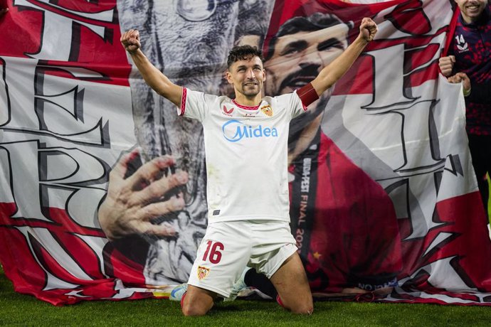 Tribute to Jesus Navas of Sevilla FC after playing the last game as a professional player in his stadium during the Spanish league, LaLiga EA Sports, football match played between Sevilla FC and RC Celta de Vigo at Ramon Sanchez-Pizjuan stadium on Decembe