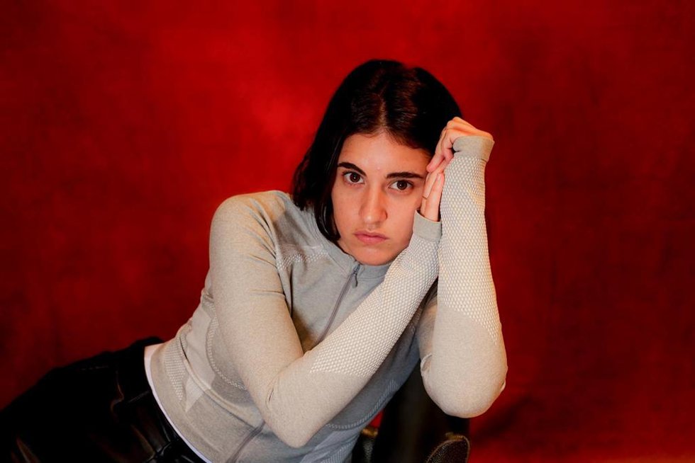 Archivo - La cantante Izaro posa para Europa Press, a 29 de noviembre de 2023, en Madrid (España). La joven cantante vizcaína Izaro ha presentado su próximo disco, Cerodenero, y su gira de presentación arrancará el 2 de enero en Bilbao, continuará en 