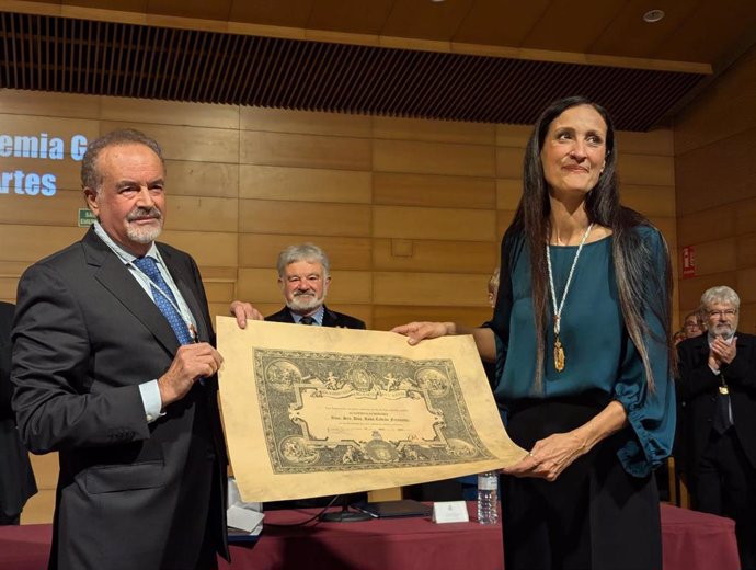 Rosa Cedrón ingresa como académica numeraria la Real Academia Galega de Belas Artes.