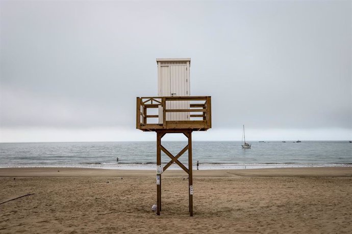 Archivo - Lifeguard tower of the Playa del Carmen during the Feast of the Virgen del Carmen, patron saint of sailors and the town of Barbate, on July 15, 2023, in Barbate, Cadiz, Spain.