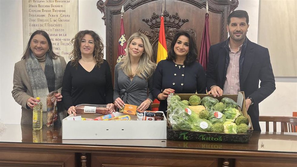La Asociación Profesional de Hosteleros de Lorca se suma a la iniciativa 'Aguinaldo Solidario' por la que 27 establecimientos apadrinarán cerca de medio centenar de familias que se encuentran en situación de vulnerabilidad