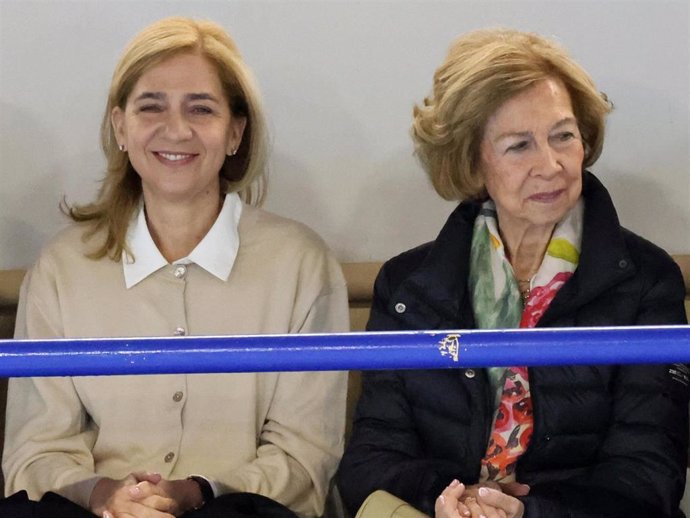 LA INFANTA CRISTINA Y SU MADRE, LA REINA SOFÍA ACUDEN A UN PARTIDO DE PABLO URDANGARIN