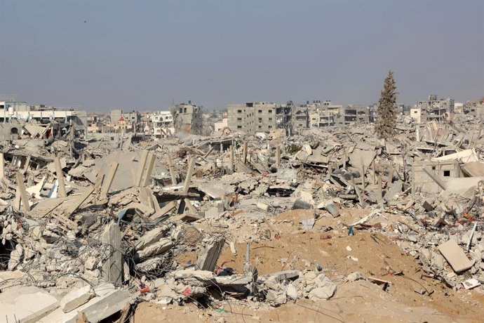 Archivo - GAZA, Nov. 8, 2024  -- This photo taken on Nov. 7, 2024 shows destroyed buildings in the southern Gaza Strip city of Rafah. Israel has been launching a large-scale offensive against Hamas in the Gaza Strip to retaliate against a Hamas rampage 