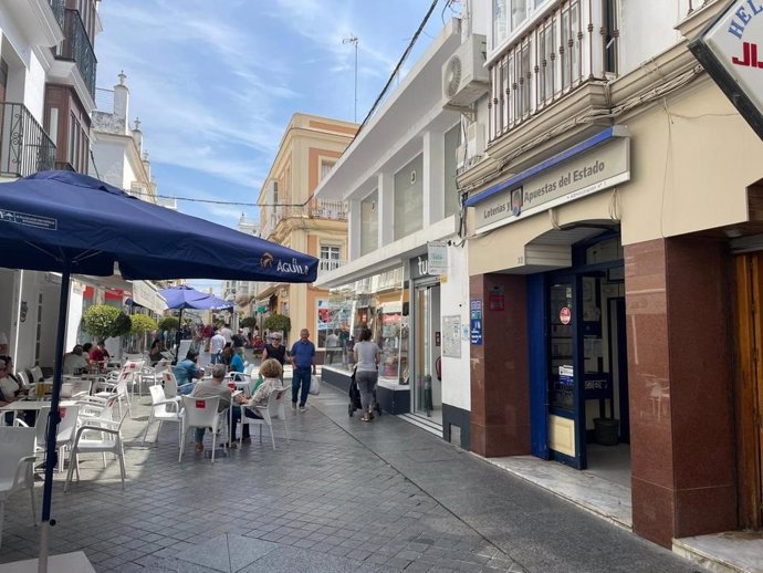 Administración de Lotería de la calle Rosarío en San Fernando que ha vendido 11 décimos del tercer premio.