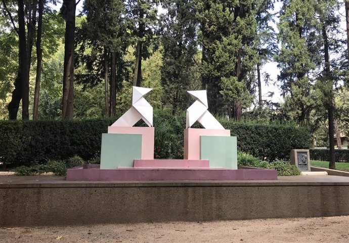 Archivo - Monumento las pajaritas de Ramón Acín en el Parque Miguel Servet de Huesca