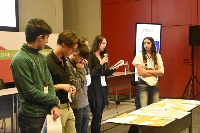 Una de las estudiantes interviene en el Conama.