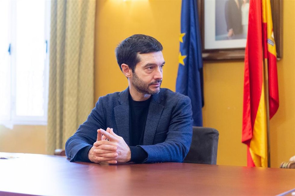 Archivo - El ministro de Derechos Sociales,Consumo y Agenda 2030, Pablo Bustinduy, acude al Real Patronato sobre Discapacidad para trabajar en las medidas, en materia de discapacidad, a 14 de noviembre de 2024, en Madrid (España). Estas medidas, son des