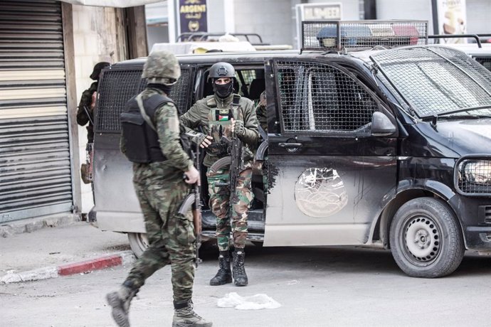 December 16, 2024, Jenin, West Bank, Palestine: Palestinian security forces enforce the law in the center of the West Bank city of Jenin and its camp. The northern West Bank city of Jenin has witnessed intense violence after the Palestinian Authority arre