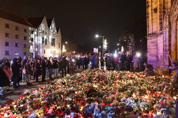 Homenaje a las víctimas del atropello del mercadillo navideño de Magdeburgo