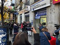 Felicidad, olor a cava y cánticos en 'El Elefante de Arenal', que reparte el tercer premio y dos cuartos