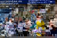 El lotero de Sant Boi (Barcelona) que regala lotería a los calvos reparte 6 millones