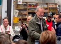 Los Reyes y sus hijas visitan por sorpresa Catarroja, una de las localidades más afectadas por la dana