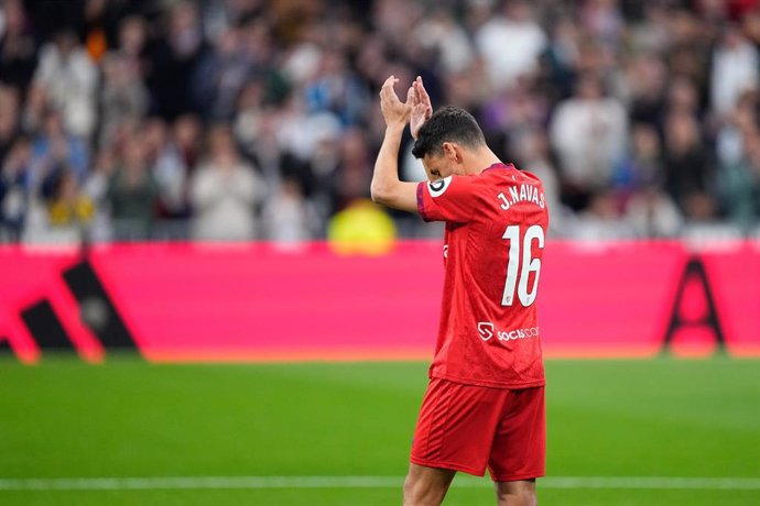 Jesús Navas recibe el homenaje del Santiago Bernabéu antes del Real Madrid-Sevilla de LaLiga EA Sports