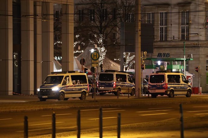 La Policíab cerca del mercado de Navidad donde un coche atropelló a la multitud en Magdeburgo (Alemania)